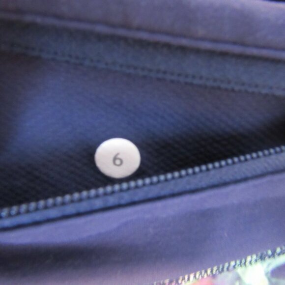 Lululemon Navy Blue Speed Shorts Women 6 Watercolor Pattern Athletic Gym Workout - Picture 4 of 6